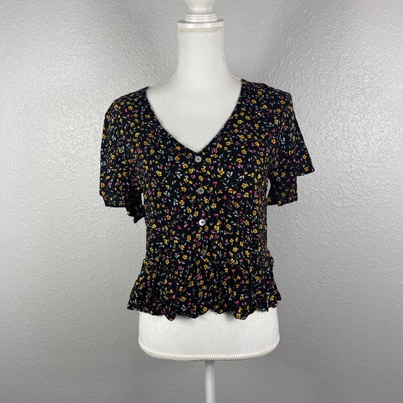 Beautiful Floral Top - Picture 2 of 8